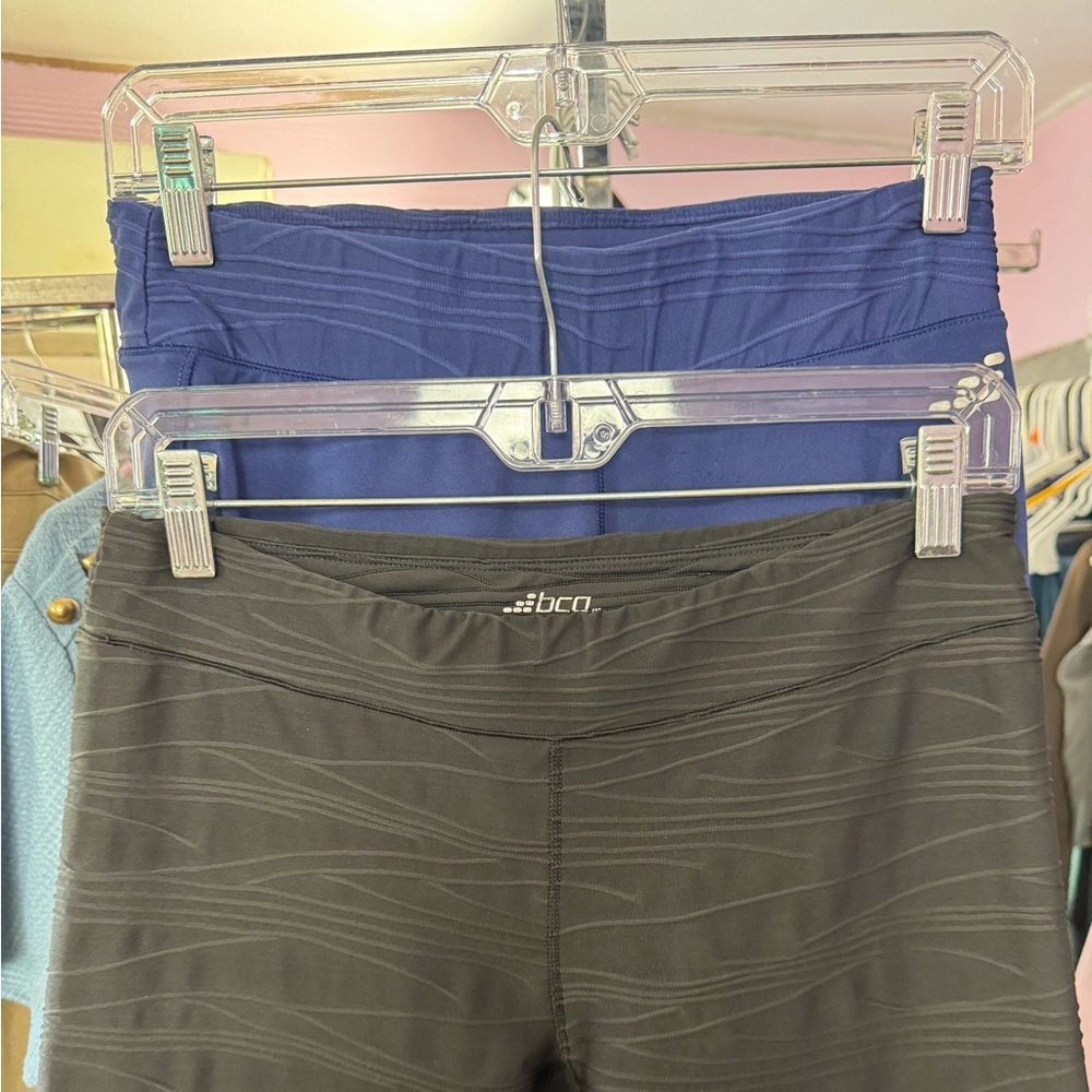 Lot of 2 BCG Athletic Capri Leggings Black / Navy Textured Size Me